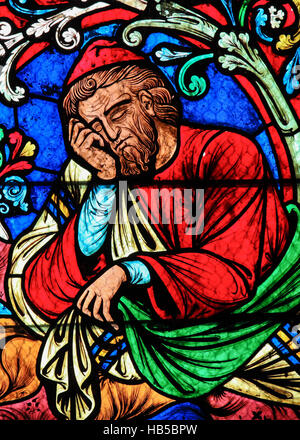 Vitraux d'Isaï, décrit dans la Bible comme étant le père de David, qui est devenu le roi des Israélites, dans la Cathédrale Notre-Dame de Paris, France Banque D'Images