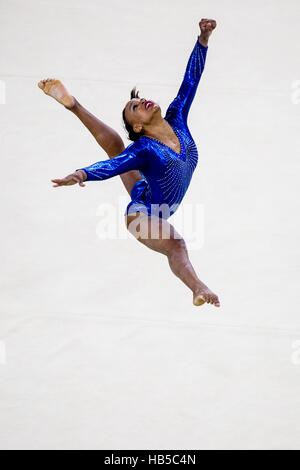 Rio de Janeiro, Brésil. 9 août 2016. Rebeca Andrade (BRA) effectue l'exercice au sol au cours de la compétition par équipe aux Jeux Olympiques d'été 2016. ©PAUL Banque D'Images
