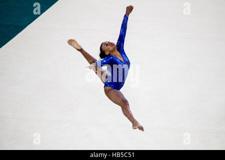 Rio de Janeiro, Brésil. 9 août 2016. Rebeca Andrade (BRA) effectue l'exercice au sol au cours de la compétition par équipe aux Jeux Olympiques d'été 2016. ©PAUL Banque D'Images