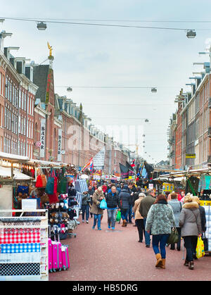 Les gens au marché Albert Cuyp d'Amsterdam. Pays-bas Banque D'Images