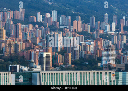 Vue aérienne de Medellin ville dans un quartier résidentiel, en Colombie Banque D'Images