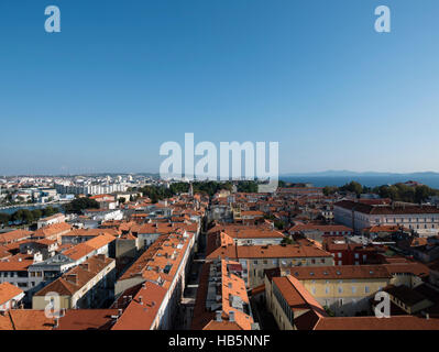 Vue depuis le clocher de la cathédrale de Saint Anastasia, Zadar, la côte dalmate, République de Croatie. Banque D'Images