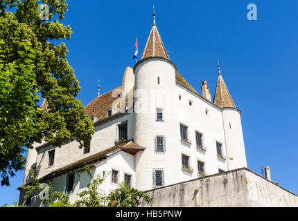 Jusqu'à l'imposant château de Nyon, Nyon, Suisse Banque D'Images