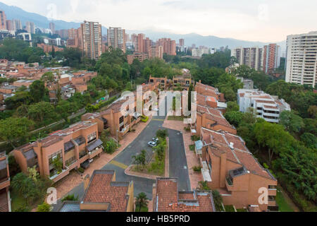 Vue aérienne de Medellin ville dans un quartier résidentiel, en Colombie Banque D'Images