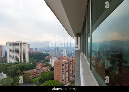 Vue aérienne de Medellin ville dans un quartier résidentiel, en Colombie Banque D'Images