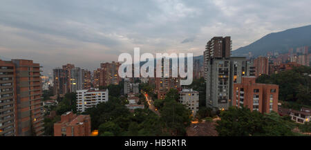 Vue aérienne de Medellin ville dans un quartier résidentiel, en Colombie Banque D'Images