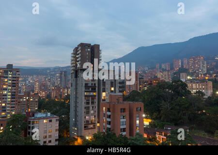 Vue aérienne de Medellin ville dans un quartier résidentiel, en Colombie Banque D'Images