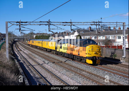 37219 vitesse dans Atherstone avec 3Z68 10:55 RTC - Derby London Euston treain d'essai le 7 mars 2016. Banque D'Images