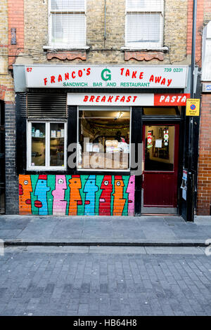 Thierry Noir extérieur graffiti un sandwich bar et café à Hoxton dans l'East End londonien Banque D'Images