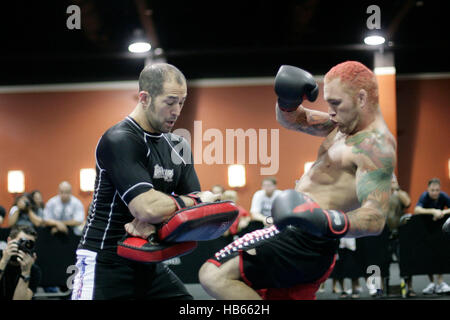 UFC fighter Chris Leben (cheveux roux) au cours d'une session de formation avant d'UFC 116 le 30 juin 2010 à Las Vegas, Nevada. Photo par Francis Specker Banque D'Images