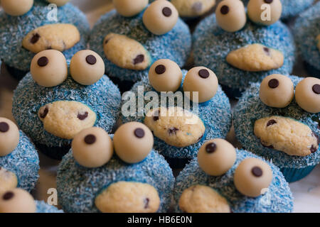 Blue cookie monster cupcakes Banque D'Images