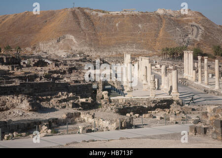 Israël, du Nord, de Bet She'an National Park, ancienne ville de Bet She'an-Scythopolis, fouilles archéologiques et les reconstructions. Banque D'Images