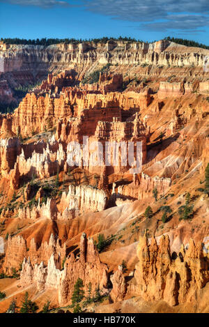 Les cheminées de repris de la Rim Trail près de Sunset Point, Bryce Canyon National Park, Utah, USA Banque D'Images