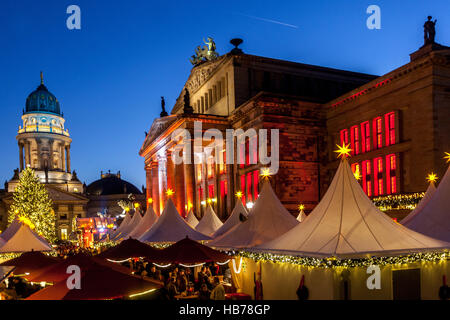 Berlin marché de Noël Berlin Gendarmenmarkt lumières du soir Allemagne Banque D'Images