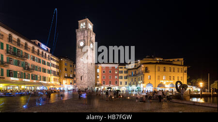 Soirée à Riva del Garda, Lac de Garde, Italie, Europe, UNION EUROPÉENNE Banque D'Images