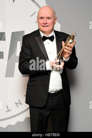 Dave Johns avec le prix du meilleur acteur pour moi, Daniel Blake au cours de la British Independent Film Awards, à l'ancien marché de Billingsgate, Londres. Banque D'Images