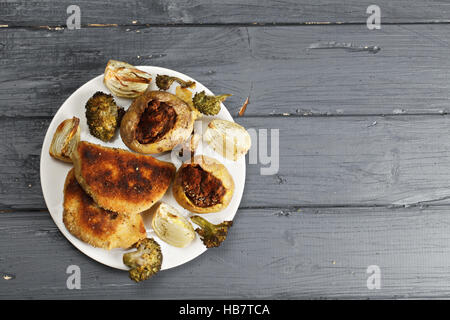 Pommes de terre farcies escalopes et vue ci-dessus Banque D'Images