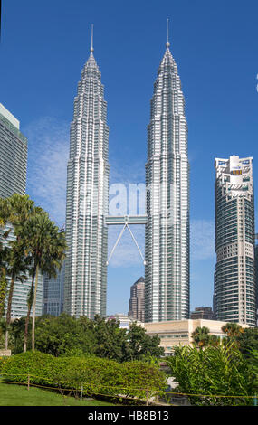 KUALA LUMPUR, MALAISIE - 15 NOVEMBRE 2016 : Les Tours Petronas. Les Tours Petronas, également connu sous le nom de Menara Tours Petronas. Banque D'Images