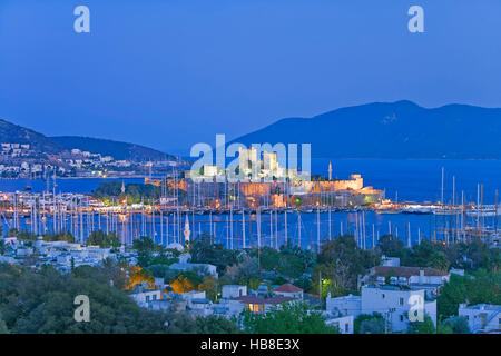 Port et château de Bodrum ou château de Saint-Pierre, Bodrum Kalesi, Bodrum, Turquie Banque D'Images