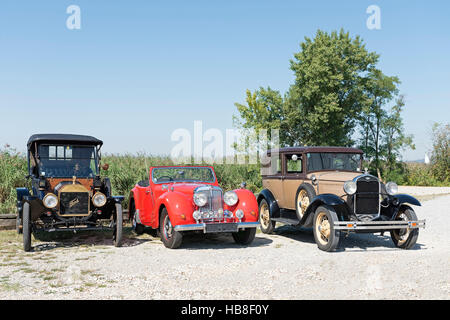 Ford T, 1913, Triumph Roadster, 1948 et Ford A, 1930 Banque D'Images