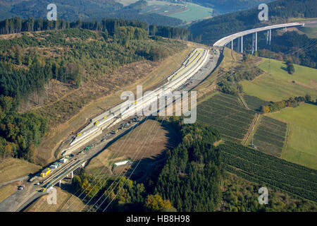 Vue aérienne, la construction d'un pont pont de l'autoroute, Nuttlar, plus haut pont de l'autoroute de NRW, chantier de construction routière, A46, Bestwig Banque D'Images