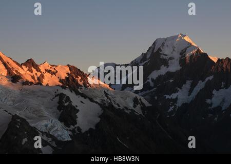 Le lever du soleil sur le Mont Cook Banque D'Images