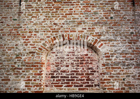 Bow-window sur mur de brique Banque D'Images