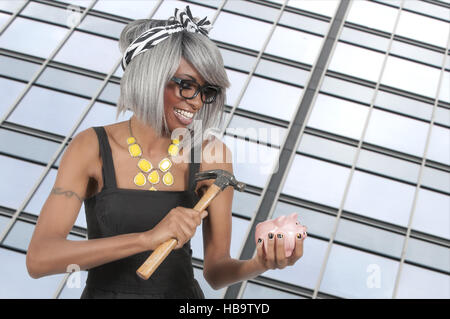 Woman holding piggy bank Banque D'Images