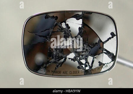 Broken Wing mirror Banque D'Images
