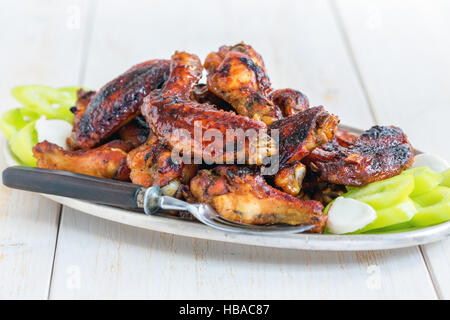 Des ailes de poulet au miel pour glacer. Banque D'Images