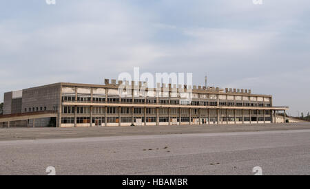 Vue extérieure de l'immeuble abandonné de l'aéroport international de Nicosie situé dans la zone tampon de Chypre Banque D'Images