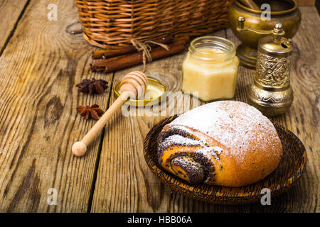 Petits pains aux graines de pavot et de sucre glace Banque D'Images