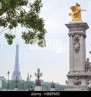 Pont Alexandre III à Paris Banque D'Images