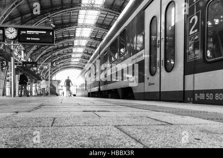 La gare Dresden-Neustadt en Cityshuttle Banque D'Images