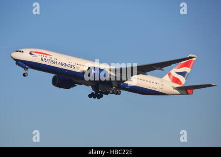 British Airways Boeing 767-200ER G-YMMK au départ de l'aéroport Heathrow de Londres, UK Banque D'Images