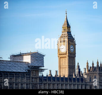 Elizabeth Tower contenant le Ben Ben grande cloche, une partie de l'horloge de la tour quatre face Banque D'Images