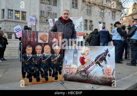 Londres, Royaume-Uni. 5 décembre 2016. L'audience de la Cour suprême a dans les gouvernements recours contre la décision de la Haute Cour à l'heure commence. Caricaturiste Kaya Mar avec deux de ses œuvres : PjrNews Crédit/Alamy Live News Banque D'Images