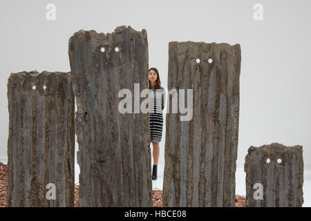 Photo de fichier. Londres, Royaume-Uni. 26 septembre 2016. Œuvres de Michael Dean. La Tate Britain dévoile aujourd'hui une exposition de travaux par les quatre artistes sélectionnés pour Turner Prize 2016 : Michael Dean, Anthea Hamilton, Helen Marten et Josephine Pryde. Le Turner Prize vise à promouvoir le débat public autour de nouveaux développements dans l'art britannique contemporain et est l'un des plus connus des prix pour les arts visuels dans le monde. Le prix sera annoncé le 5 décembre, l'exposition est présentée du 27 septembre 2016 au 2 janvier 2017. Credit : ukartpics/Alamy Live News Banque D'Images