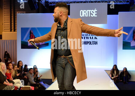 JLS fondateur Oritse Williams a réalisé trois chansons sur la ville cosmopolite a découvert au cours de la quatrième journée des défilés à l'Vêtements Show, NEC, Birmingham, UK. En commençant par une reprise de l'Arctique Monkey's ramper de nouveau à vous, Oritse a effectuer son nouveau single de flottaison, et fermé par un couvercle de David Bowie Let's Dance. L'exécution du 2 au 6 décembre 2016, avec l'habituel mélange passionnant de la mode, beauté, célébrités, la musique, et des experts de l'industrie. Les vêtements montrent est de retour pour son dernier traitement au NEC. Crédit : Antony l'ortie/Alamy Live News Banque D'Images