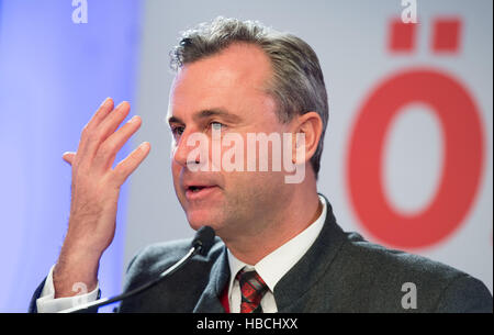 Vienne, Autriche. 6e Dec 2016. Candidat à l'élection présidentielle Norbert Hofer (FPOe) lors d'une conférence de presse tenue à la suite de l'élection présidentielle de l'Autriche, à Vienne, Autriche, 6 décembre 2016. Photo : Daniel Reinhardt/dpa/Alamy Live News Banque D'Images