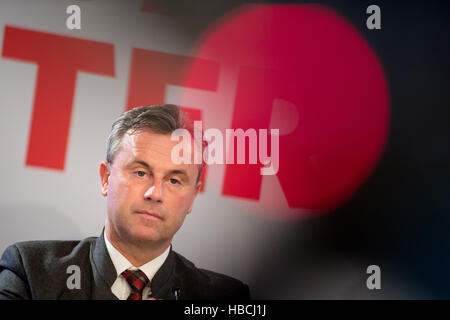 Vienne, Autriche. 6e Dec 2016. Candidat à l'élection présidentielle Norbert Hofer (FPOe) photographié lors d'une conférence de presse à la suite de l'élection présidentielle de l'Autriche, à Vienne, Autriche, 6 décembre 2016. Photo : Daniel Reinhardt/dpa/Alamy Live News Banque D'Images