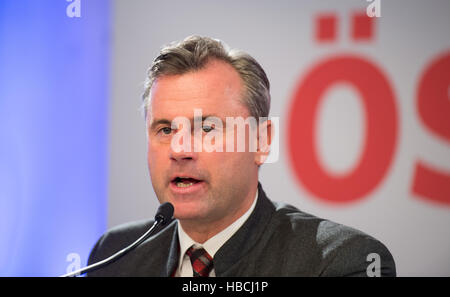 Vienne, Autriche. 6e Dec 2016. Candidat à l'élection présidentielle Norbert Hofer (FPOe) photographié lors d'une conférence de presse à la suite de l'élection présidentielle de l'Autriche, à Vienne, Autriche, 6 décembre 2016. Photo : Daniel Reinhardt/dpa/Alamy Live News Banque D'Images