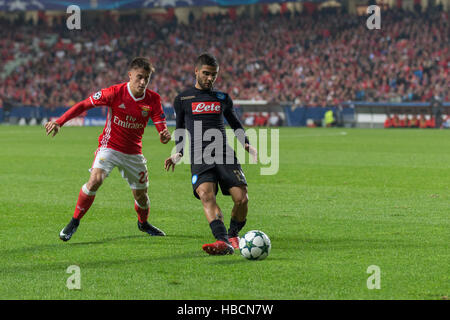 Lisbonne, Portugal. 6 Décembre, 2016. À partir de l'avant du Napoli Italie Lorenzo Insigne (24) au cours de la partie de la Ligue des Champions, Groupe B, SL Benfica vs SSC Napoli Crédit : Alexandre de Sousa/Alamy Live News Banque D'Images