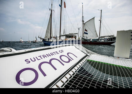 Le trimaran Oman Sail à Kieler Woche. Banque D'Images