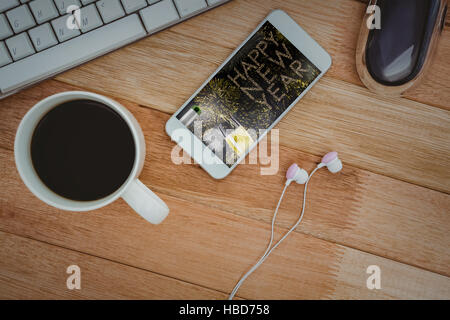 Image composite de white smartphone avec tasse de café Banque D'Images