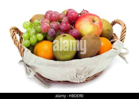 Un petit ensemble de fruits dans un panier Banque D'Images