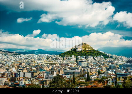 Paysage urbain d'Athènes et la colline de Lycabettus Banque D'Images