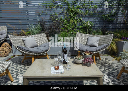 Chambre élégante et luxueuse piscine jardin design à Londres Banque D'Images