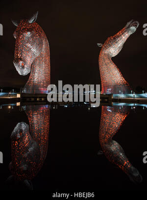 Les Kelpies sont à 30 mètres de haut sculptures tête de cheval pour le Forth and Clyde canal systems en Ecosse Banque D'Images