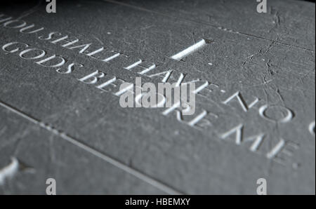 Un gros plan de rendu 3D des dix commandements gravés dans une tablette de pierre en évidence le premier Banque D'Images